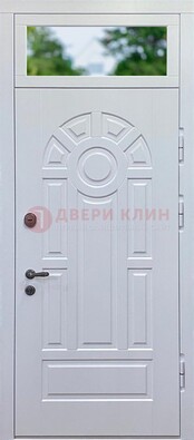 Белая входная дверь со стеклом и верхней фрамугой ДФГ-3 в Волгограде