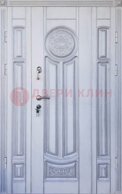 Белая двухстворчатая дверь с массивом дуба ДМД-72 в Волгограде
