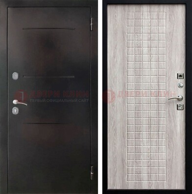 Черная железная дверь с порошковым покрытием и филенчатой МДФ ДП-221 в Сосновый Бор
