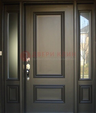 Парадная дверь с отделкой массив ДПР-65 в загородный дом в Волгограде