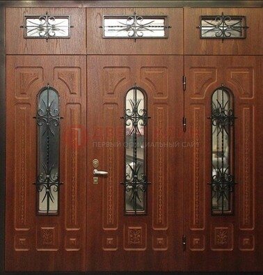 Парадная дверь с металлическими вставками и ковкой ДПР-72 в дом в Волгограде