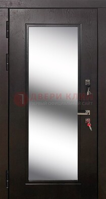 Коричневая железная дверь со стеклом для дома ДС-23 в Волгограде