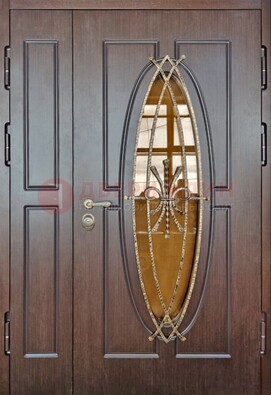 Полуторная металлическая дверь со стеклом и ковкой ДСК-108 в Волгограде