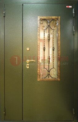 Стальная дверь со стеклом и ковкой ДСК-29 для квартиры в Волгограде