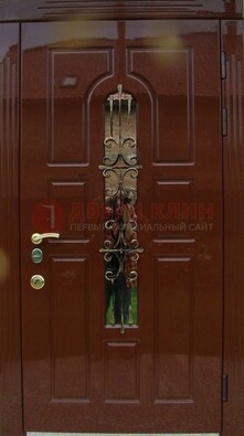 Красивая металлическая дверь со стеклом и ковкой ДСК-33 в Волгограде