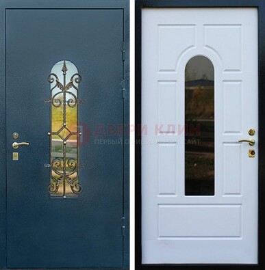 Входная дверь Дверь со стеклом и ковкой ДСК-71 для кирпичного дома в Волгограде