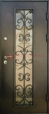 Входная дверь Дверь со стеклом и ковкой черного цвета ДСК-76 для веранды в Волгограде