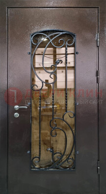 Металлическая дверь со стеклом и ковкой ДСК-95 для магазина в Волгограде