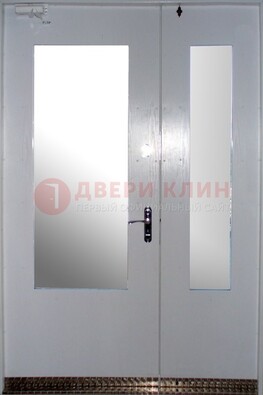 Белая  тамбурная дверь со стеклянными вставками ДТМ-18 в Волгограде